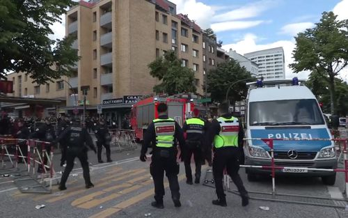 Incident major la Hamburg! A încercat să atace fanii cu un topor și a fost împușcat de Poliție. Foto: NDR