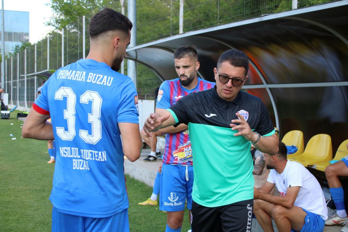 Imagini din amicalul Gloria Buzău - Hermannstadt 0-1