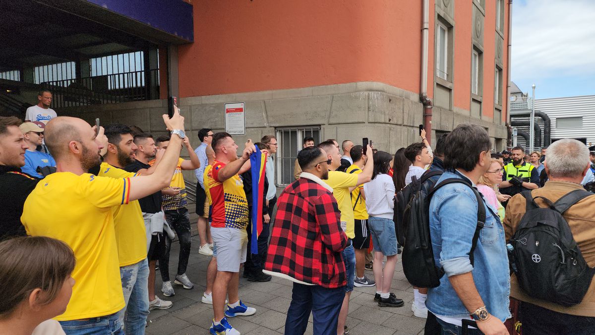 „Tricolorii” au descins în Munchen! Întâmpinați de zeci de români cu urale și cântece + Imagini elocvente cu Edi Iordănescu: apăsat și de ziua lui