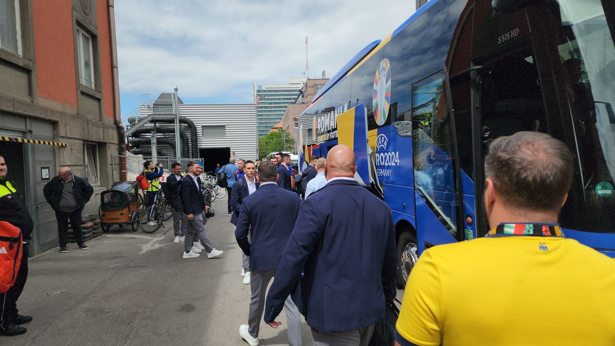 „Tricolorii” au descins în Munchen! Întâmpinați de zeci de români cu urale și cântece + Imagini elocvente cu Edi Iordănescu: apăsat și de ziua lui