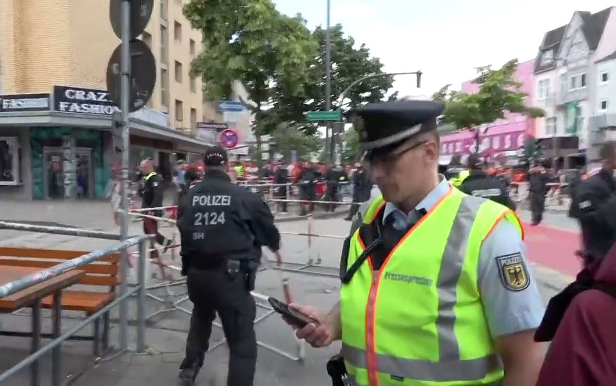 Incident major la Hamburg! A încercat să atace fanii cu un topor și a fost împușcat de Poliție, înainte de Polonia - Olanda