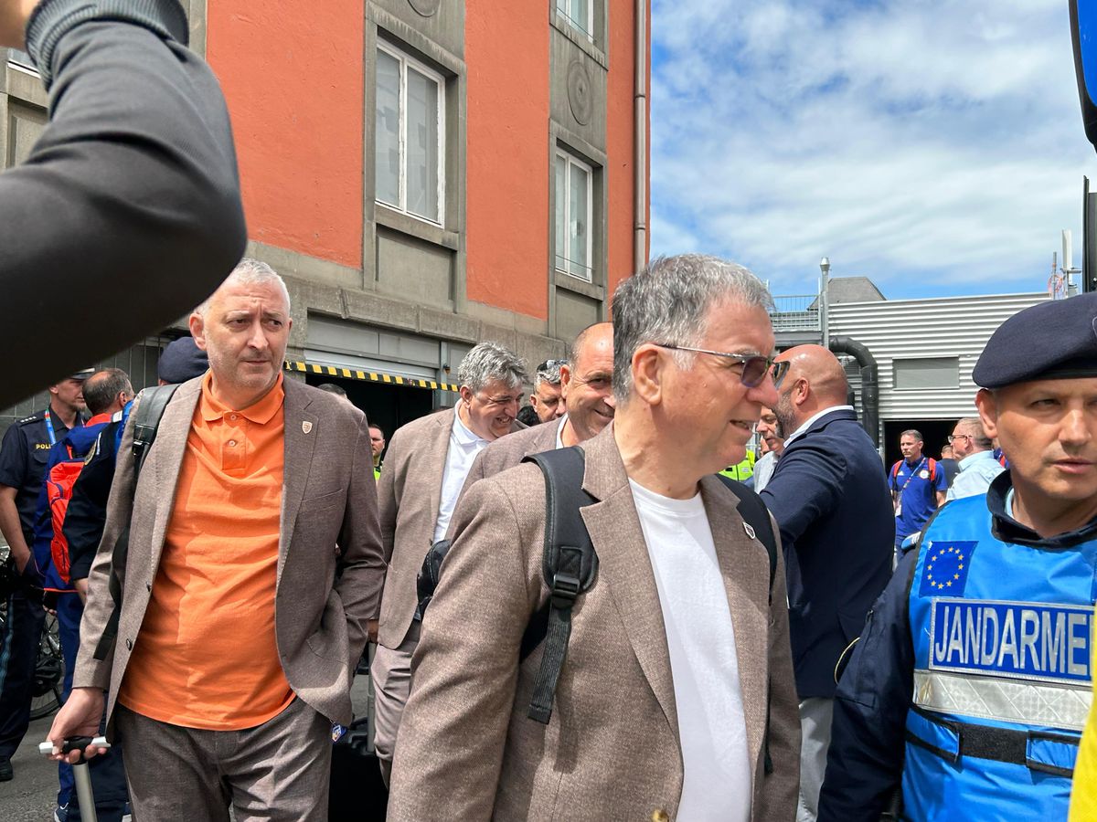 „Tricolorii” au descins în Munchen! Întâmpinați de zeci de români cu urale și cântece + Imagini elocvente cu Edi Iordănescu: apăsat și de ziua lui