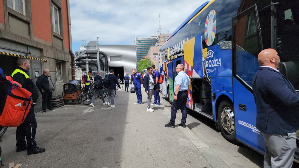 „Tricolorii” au descins în Munchen! Întâmpinați de zeci de români cu urale și cântece + Imagini elocvente cu Edi Iordănescu: apăsat și de ziua lui