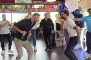După „Made in Romania”, o nouă melodie românească face furori printre fotbaliști » Video fabulos cu jucătorul de la Euro 2024 care a rupt ringul de dans