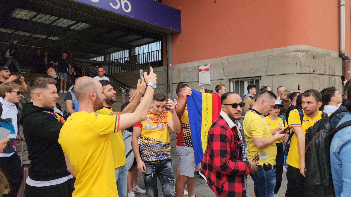 „Tricolorii” au descins în Munchen! Întâmpinați de zeci de români cu urale și cântece + Imagini elocvente cu Edi Iordănescu: apăsat și de ziua lui