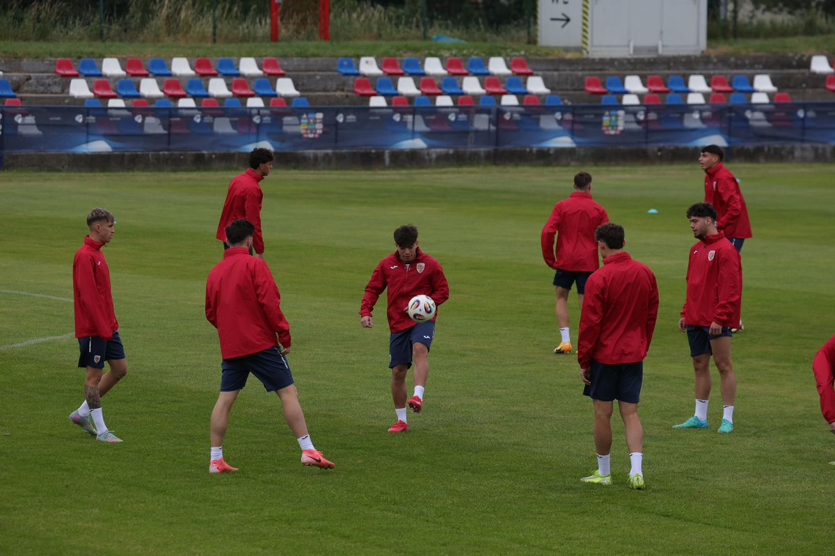 Antrenamentul ofical al echipei naţionale de tineret înaintea meciului cu Slovacia