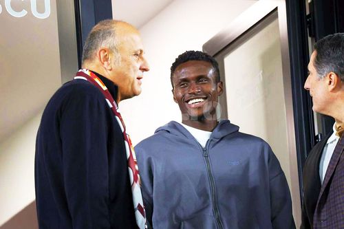 David Ankeye a plecat de la Rapid