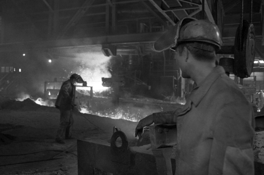 „Gastarbeiter” a fost un fenomen al anilor '50–'70, prin care Germania de Vest a adus muncitori străini din sudul Europei pentru a acoperi lipsa de forță de muncă după război / Sursă foto: Imago Images Un siciliano vero pe banca nemților » Povestea mai puțin cunoscută a selecționerului de la EURO: născut din „Gastarbeiter”, programul Germaniei de Vest