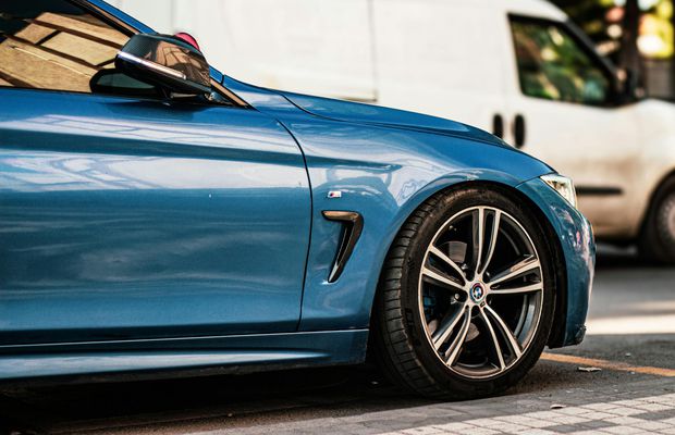 Călătorește în siguranță cu flota noastră de inchirieri auto