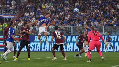 Necaz la Salernitana: 16 persoane, dintre care 8 fotbaliști, au ajuns la spital! » Au cerut amânarea returului barajului cu Sampdoria