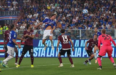 Necaz la Salernitana: 16 persoane, dintre care 8 fotbaliști, au ajuns la spital! » Au cerut amânarea returului barajului cu Sampdoria