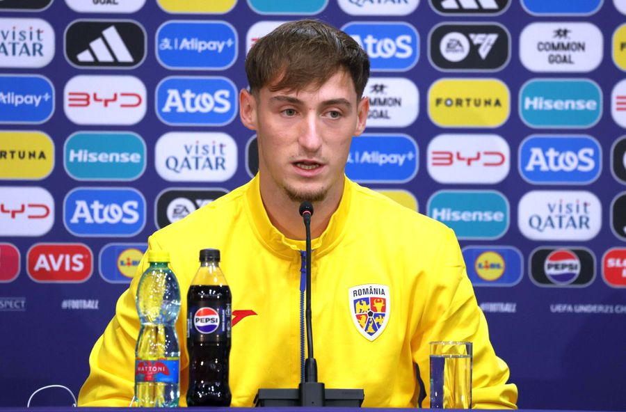 Constantin Grameni a fost primul care a luat cuvântul în conferința de luni / FOTO: Ionuț Iordache (GSP) „Te-ai simțit inferior față de Spania și Italia?” » Constantin Grameni a luat cuvântul în conferința de azi + A dat răspunsul așteptat de fanii Rapidului