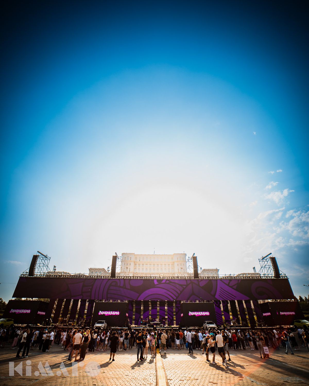 Cu 750 mp de ecrane, pe o scena de 60 metri, Festivalul KIMARO a început pe 13 iunie în Piața Constituției București!