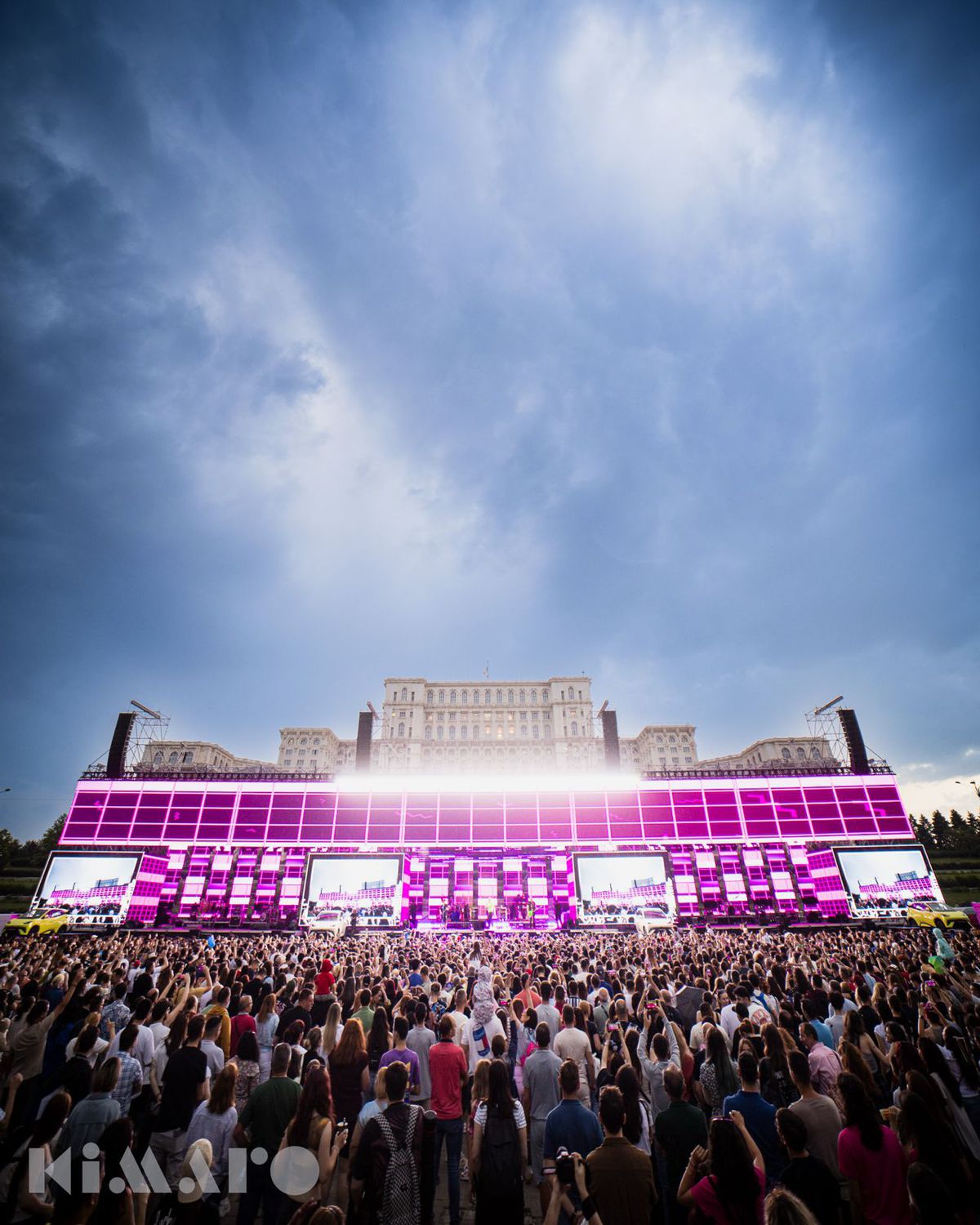 Cu 750 mp de ecrane, pe o scena de 60 metri, Festivalul KIMARO a început pe 13 iunie în Piața Constituției București!