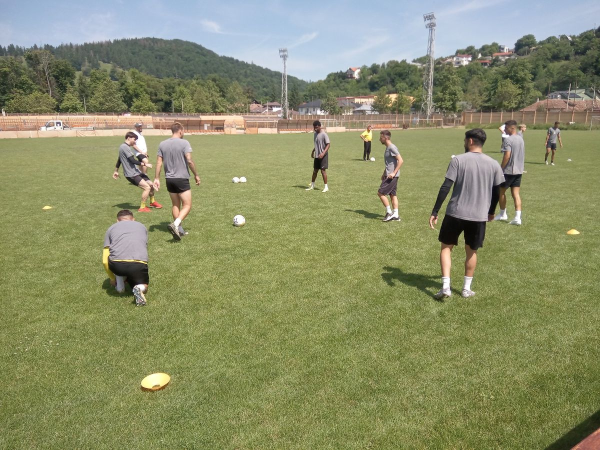 Mișcări de trupe la clubul din Liga 2: doi titulari au semnat prelungirea contractului