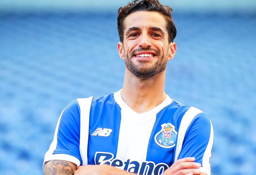 Tiago Ferreira a semnat cu Porto // Sursă foto: Instagram @fcporto