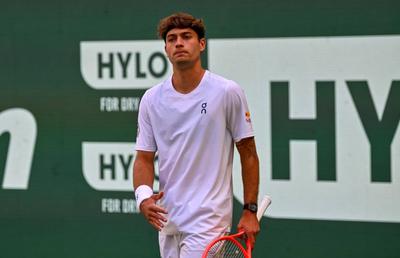 Finalistul de la Roland Garros a fost adus cu picioarele pe pământ la Halle. Înfrângere în primul tur!