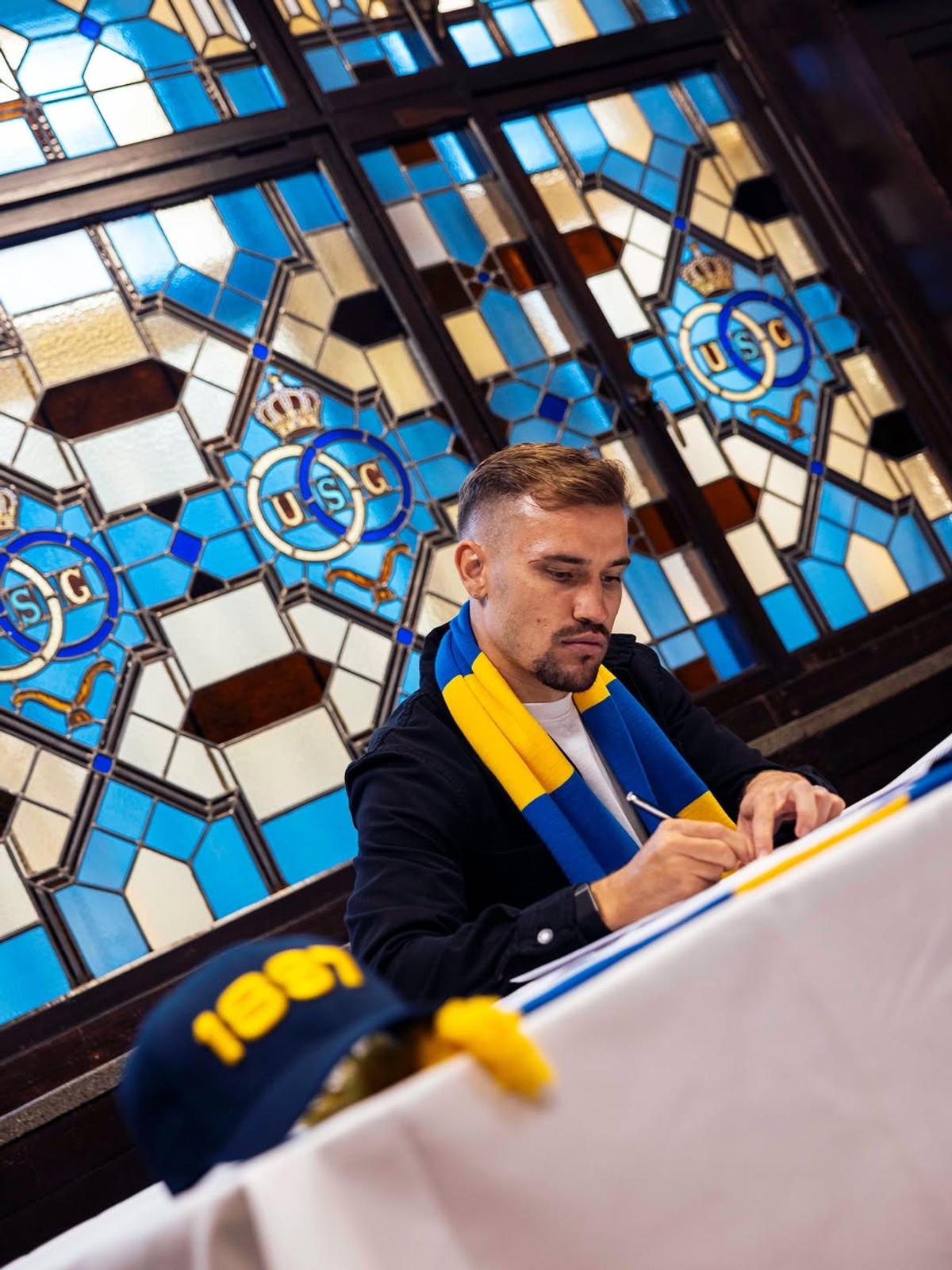 „Pe cine avem aici?” » Darius Olaru, prezentat la noua echipă: „Aștept de mult această zi...”