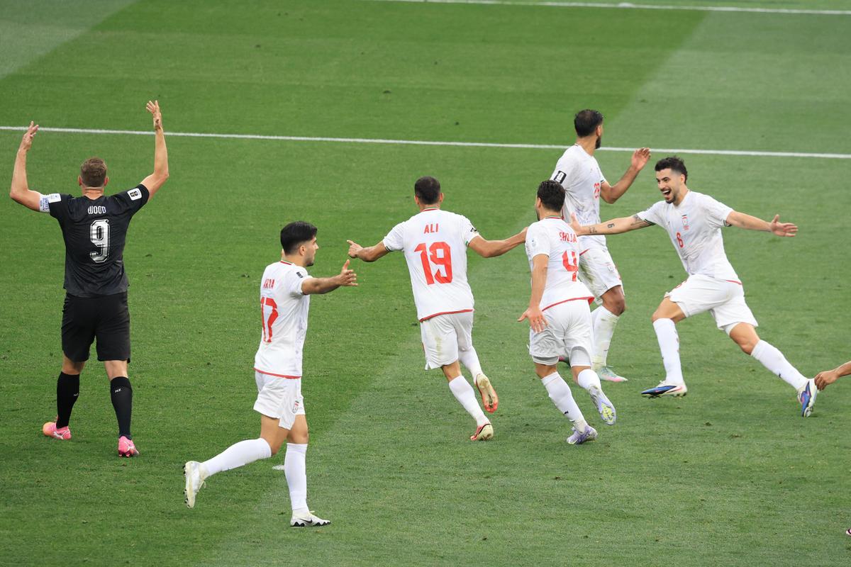 Un altfel de Iran » Cum s-au comportat, departe de casă, persanii din Los Angeles la meciul cu Noua Zeelandă
