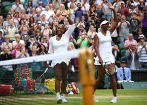 La 26 de ani de la primul titlu, Venus și Serena Williams vor juca împreună la Wimbledon