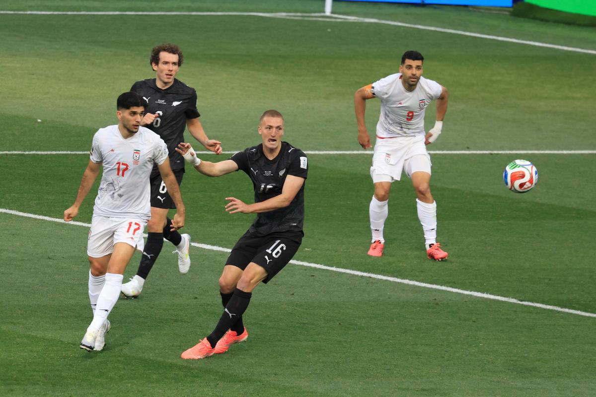 Un altfel de Iran » Cum s-au comportat, departe de casă, persanii din Los Angeles la meciul cu Noua Zeelandă