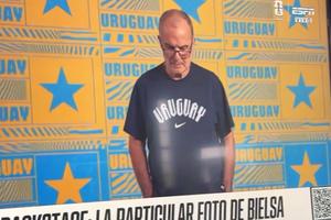 Nonconformistul Marcelo Bielsa a făcut valuri cu apariția de la ședința foto oficială: „Nu sunt model!”