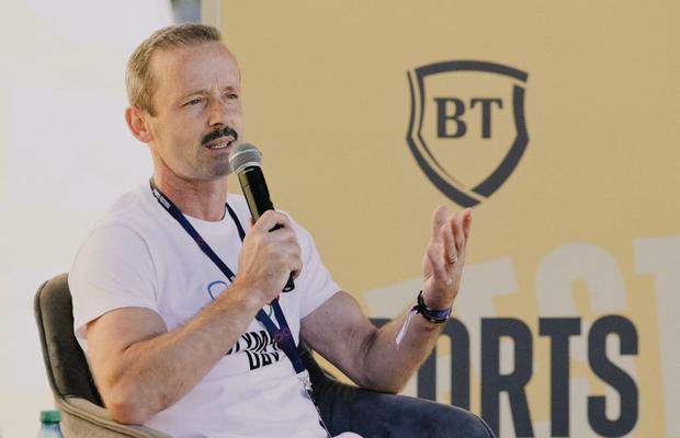 Campionul olimpic de la Sydney a explicat rolul umorului în antrenorat: „Copilașii au nevoie să și râzi cu ei”