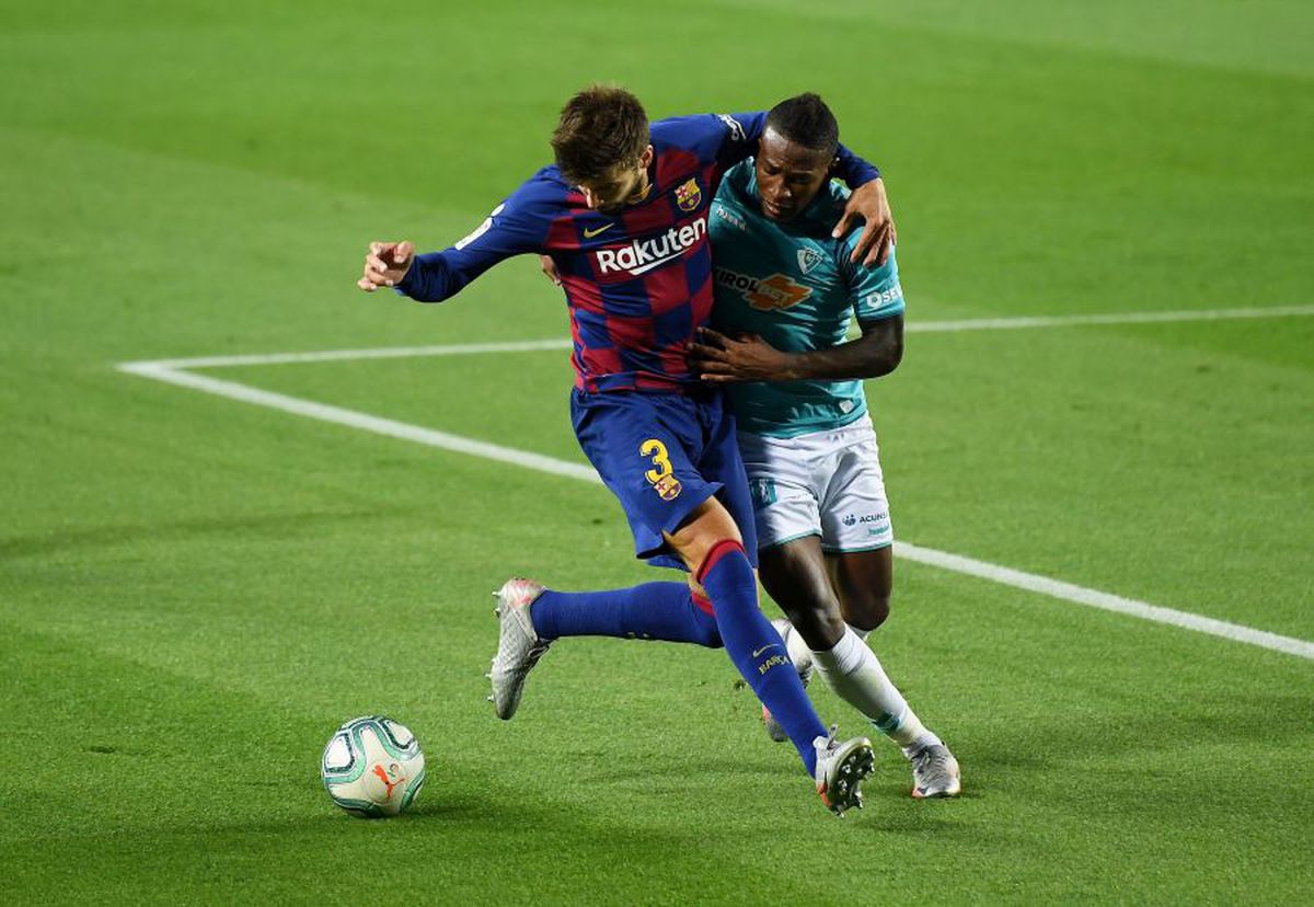 VIDEO Momentul serii cu Sergio Ramos, după titlul cucerit de Real Madrid » Ce a făcut când un reporter i-a înmânat un cadou