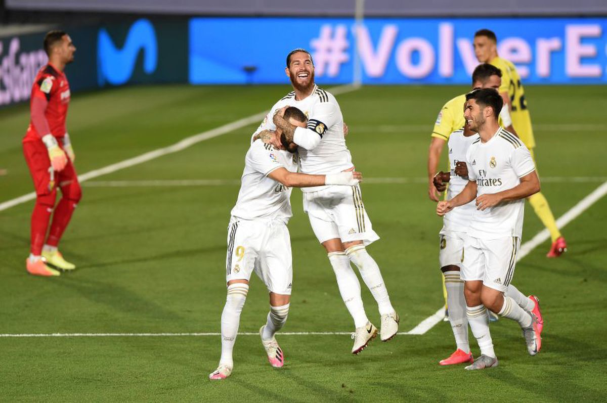 VIDEO Momentul serii cu Sergio Ramos, după titlul cucerit de Real Madrid » Ce a făcut când un reporter i-a înmânat un cadou