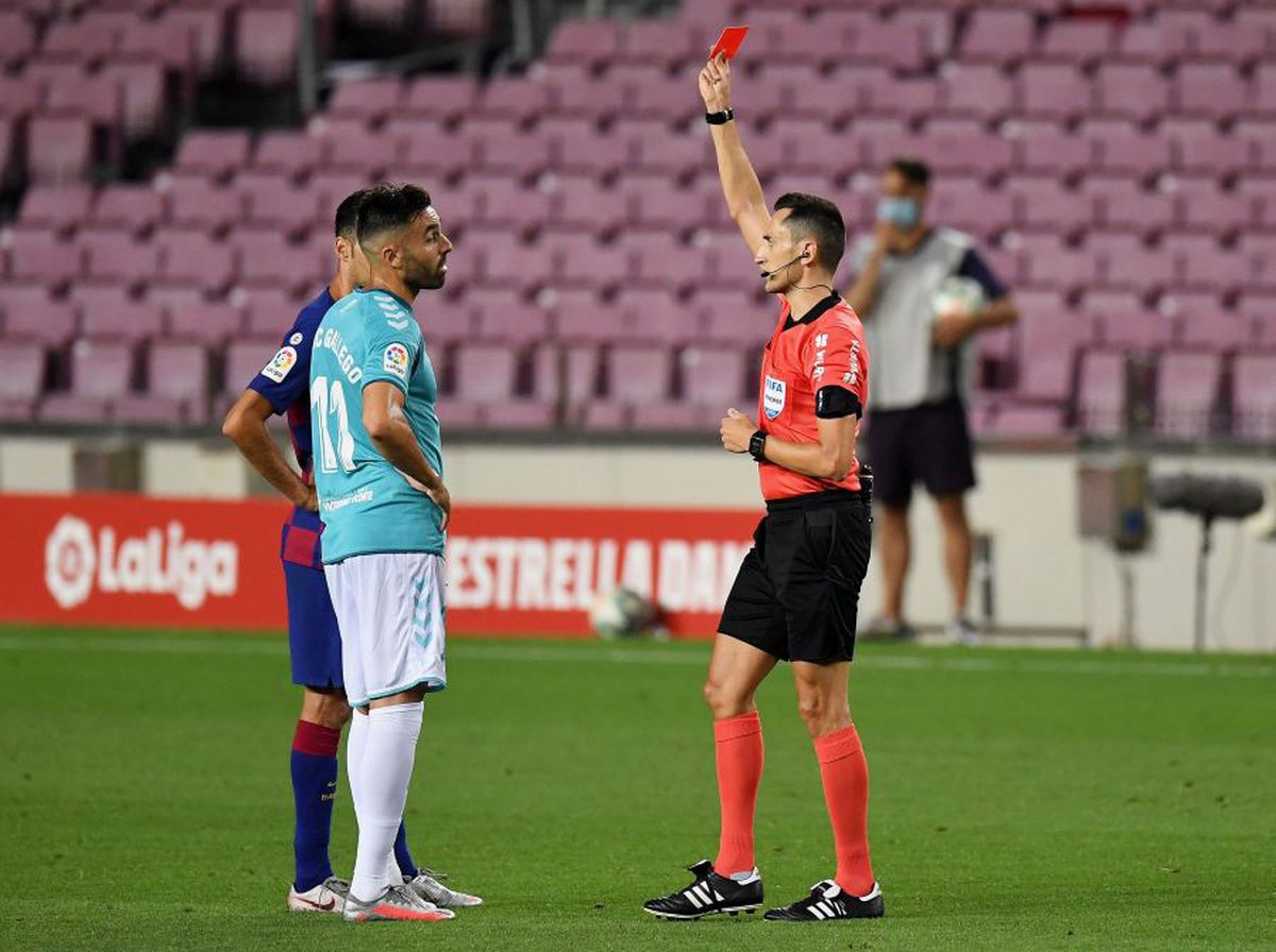 VIDEO Momentul serii cu Sergio Ramos, după titlul cucerit de Real Madrid » Ce a făcut când un reporter i-a înmânat un cadou