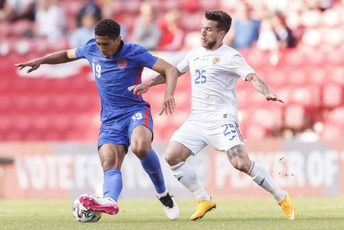 Alexandru Băluță (dreapta), în Anglia - România 1-0 // foto: Imago