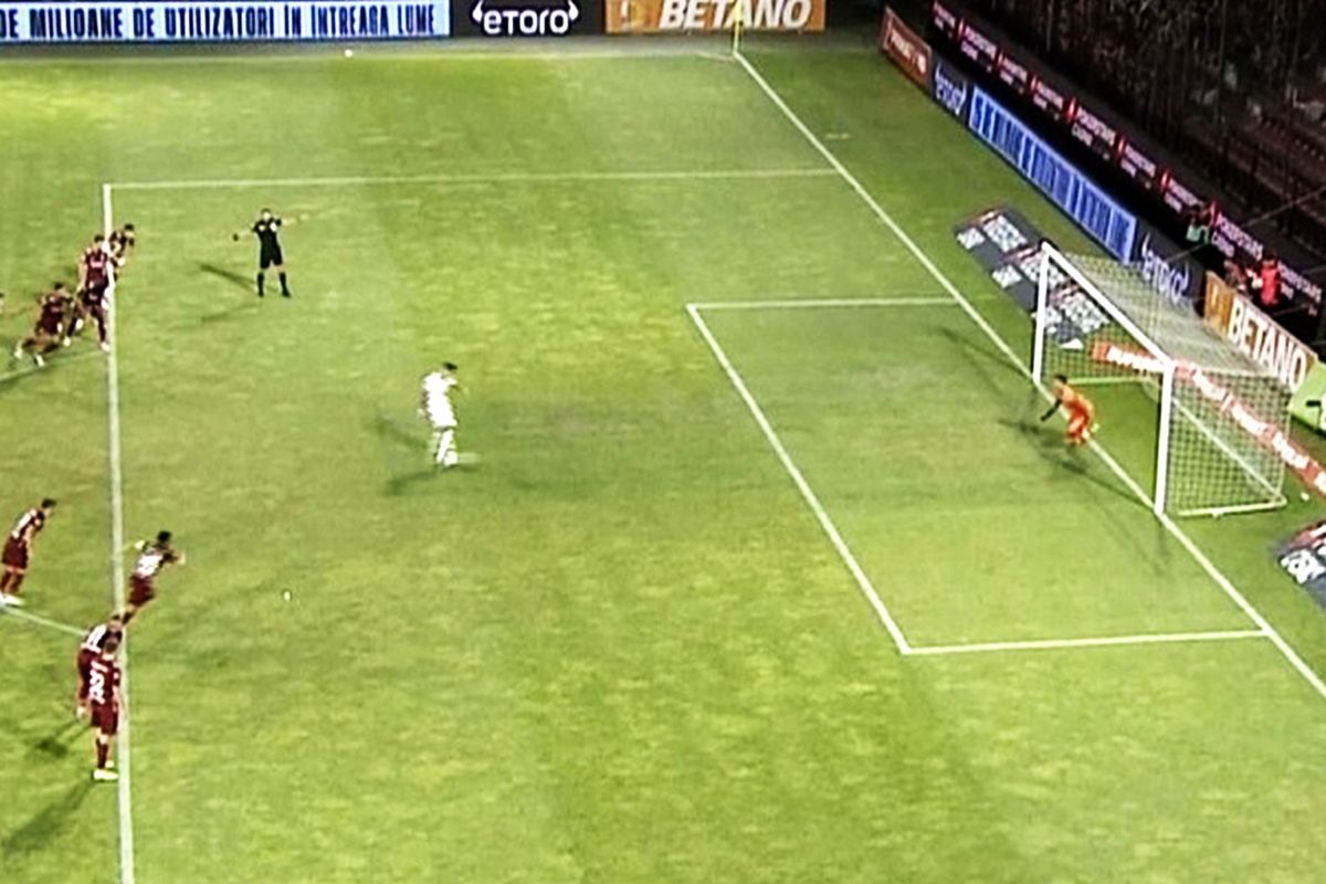 Mihai Stoica s-a enervat după CFR - Rapid: „Nu suport să mă facă cineva orb! Trebuia repetat penalty-ul”