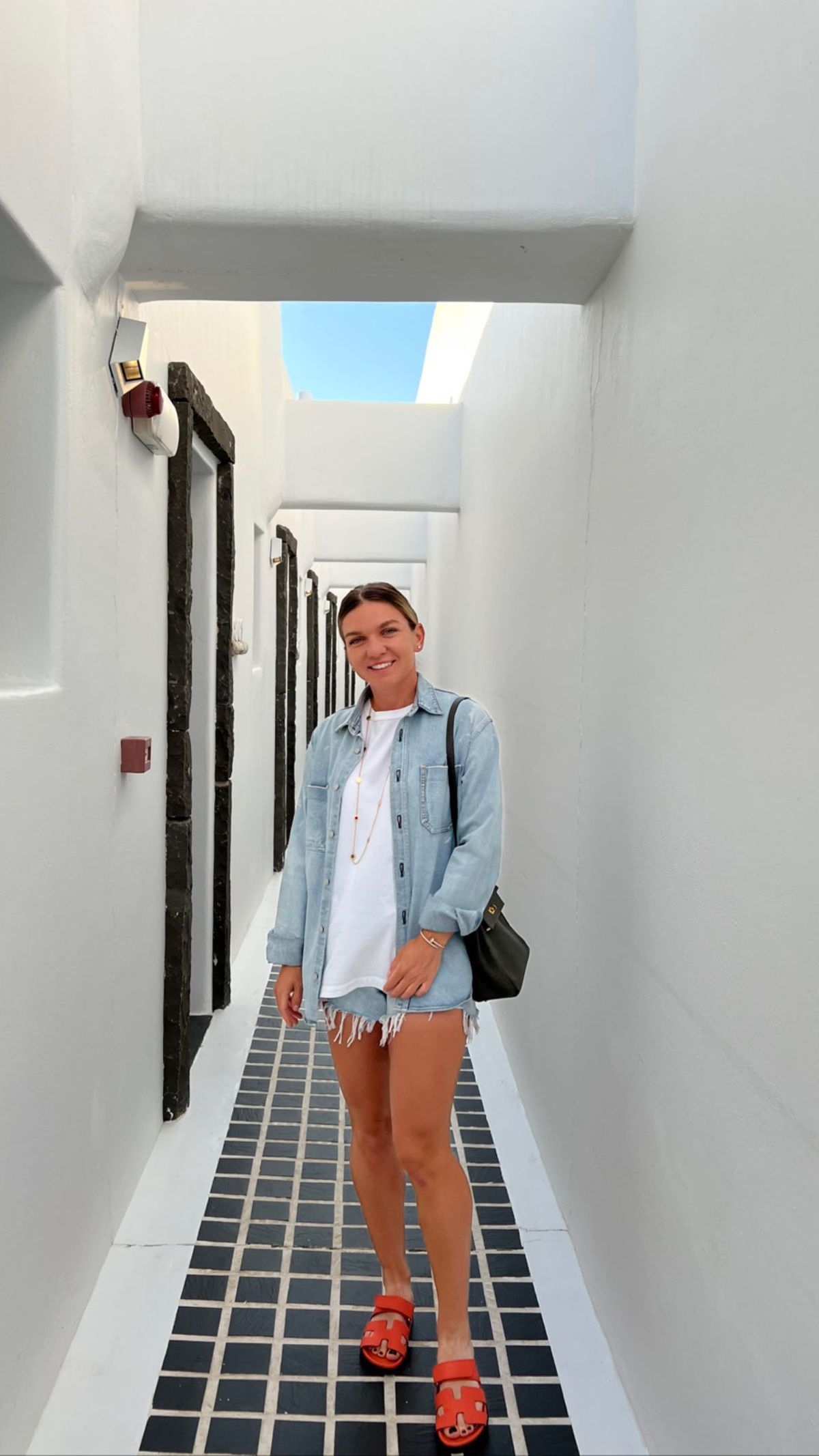 Imagini spectaculoase din vacanța Simonei Halep + comentariu cu 4 semne de exclamare de la Mouratoglou :D