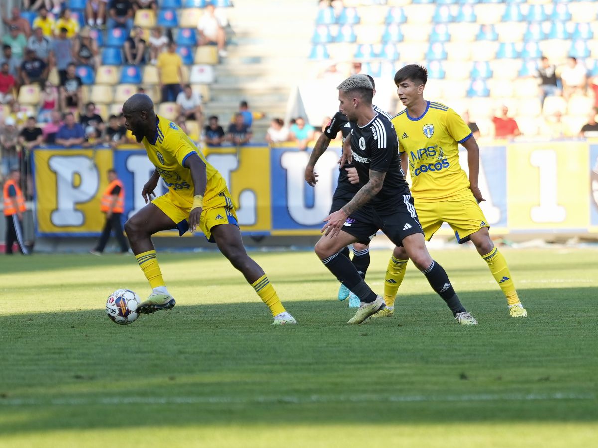 Petrolul - U Cluj 1-1 » Partidă-spectacol la Ploiești, cu două goluri, bare și greșeli de arbitraj