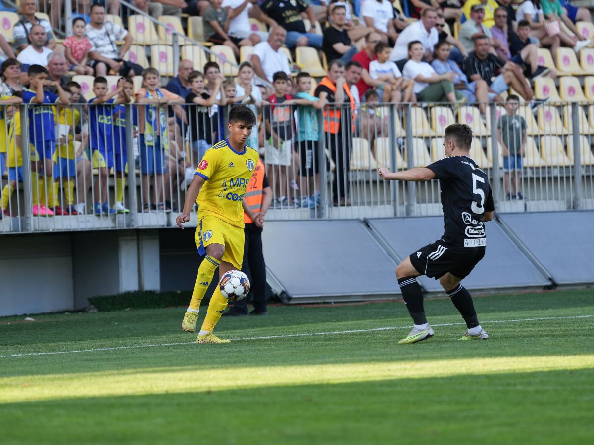 Petrolul - U Cluj 1-1 » Partidă-spectacol la Ploiești, cu două goluri, bare și greșeli de arbitraj