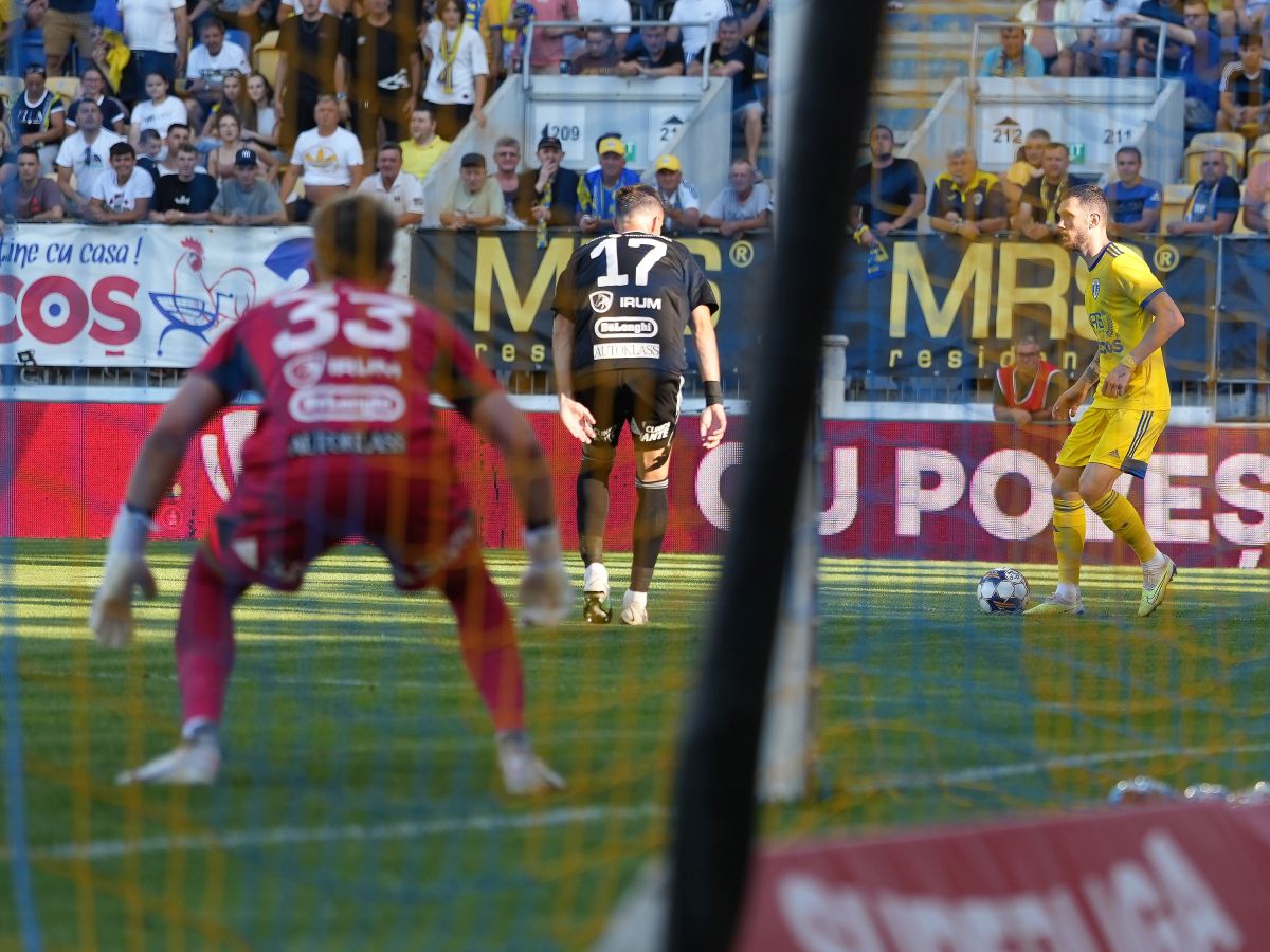 Petrolul - U Cluj 1-1 » Partidă-spectacol la Ploiești, cu două goluri, bare și greșeli de arbitraj