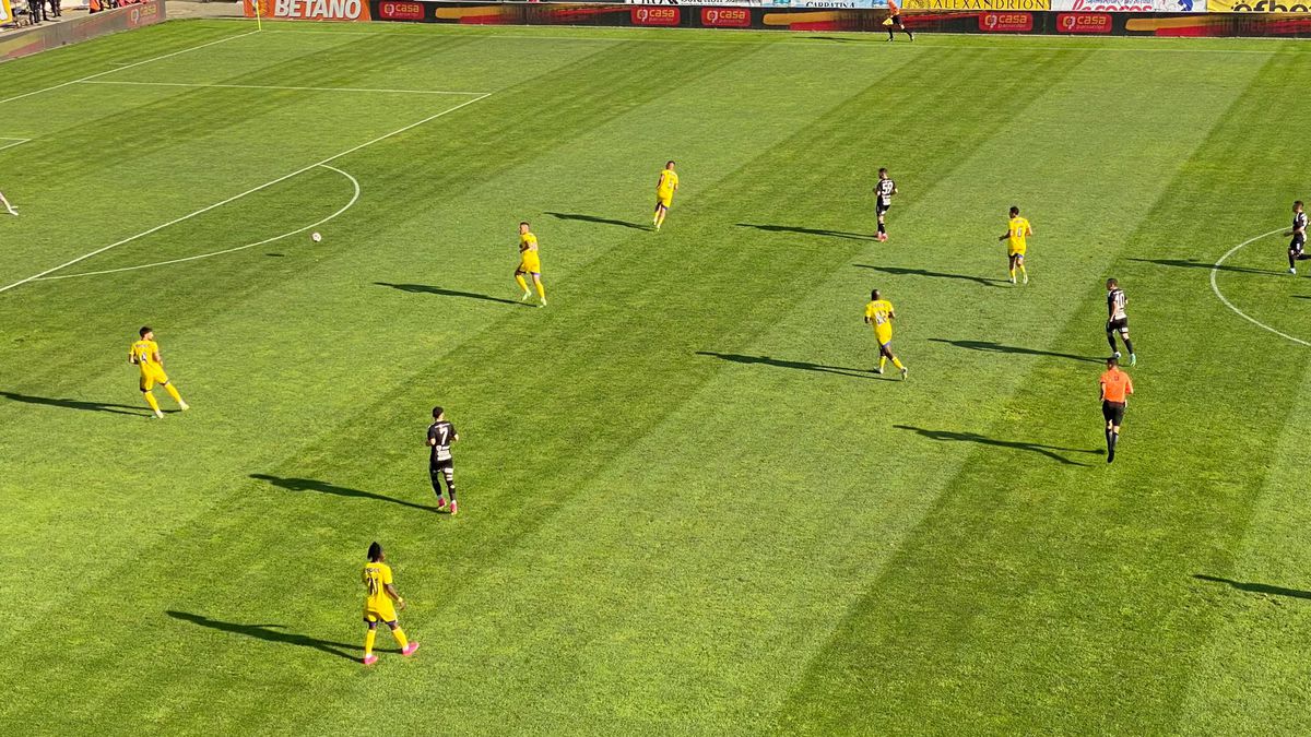 Petrolul - U Cluj 1-1 » Partidă-spectacol la Ploiești, cu două goluri, bare și greșeli de arbitraj