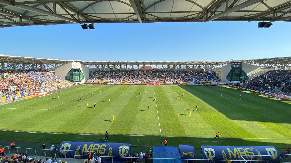 Petrolul - U Cluj 1-1 » Partidă-spectacol la Ploiești, cu două goluri, bare și greșeli de arbitraj