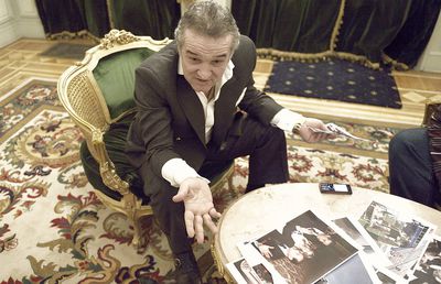 „Ce mă pui să vorbesc cu ăsta?” » Gigi Becali a râs de președintele unui mare club european: „Nu vezi că are pantofii scorojiți?!”