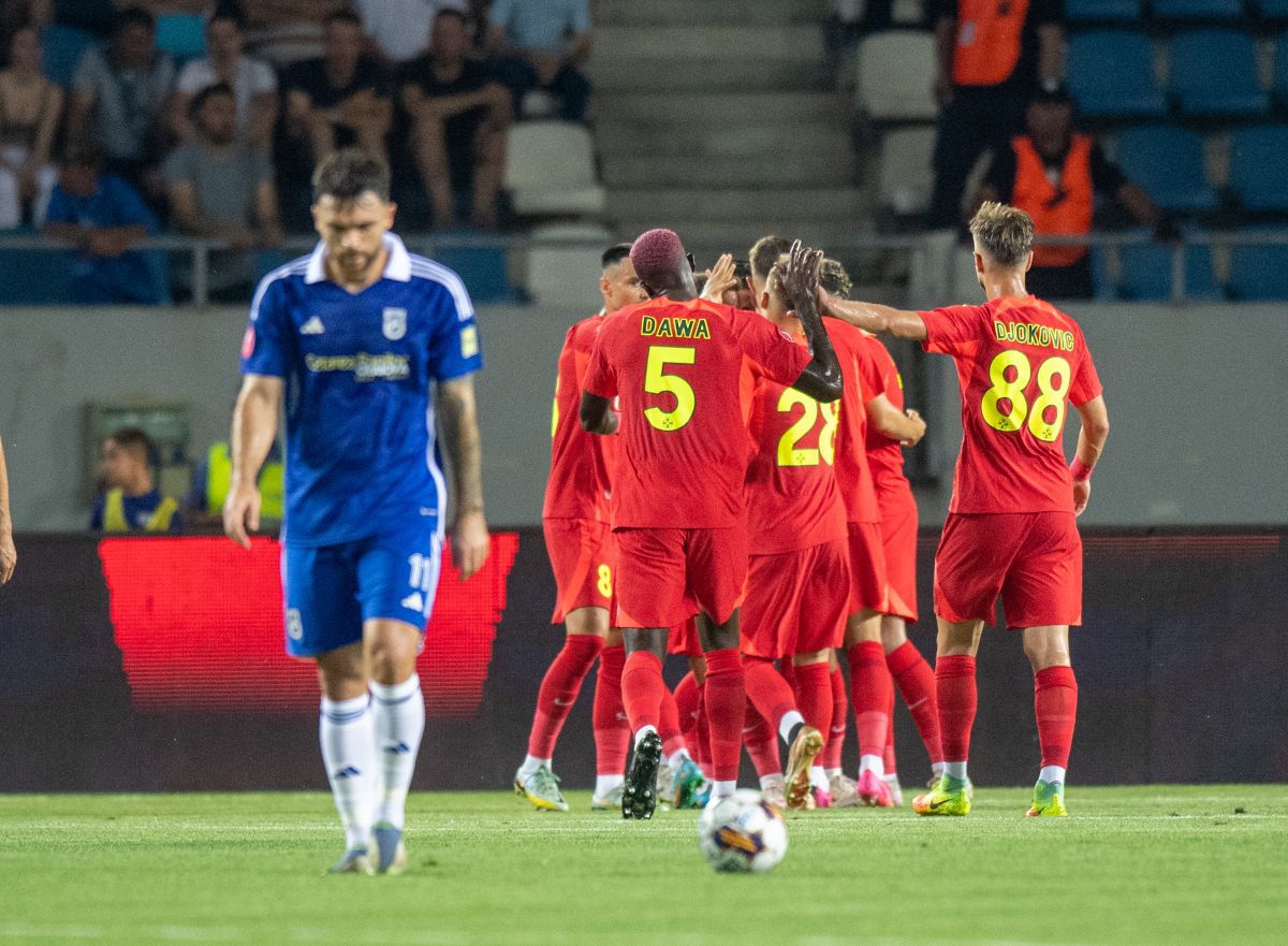 Sperietură pentru FCSB! Darius Olaru, înlocuit în prelungirile primei reprize