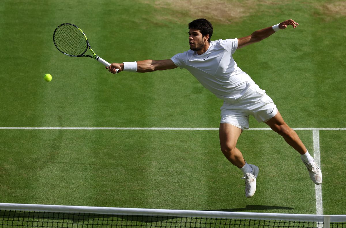 E mai bun Alcaraz decât a fost Nadal la 20 de ani? Două mari întrebări după ce spaniolul a rescris istoria la Wimbledon