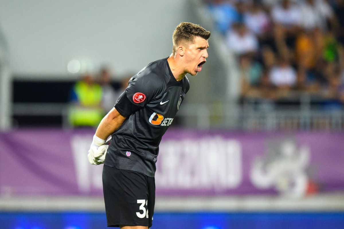 Sperietură pentru FCSB! Darius Olaru, înlocuit în prelungirile primei reprize