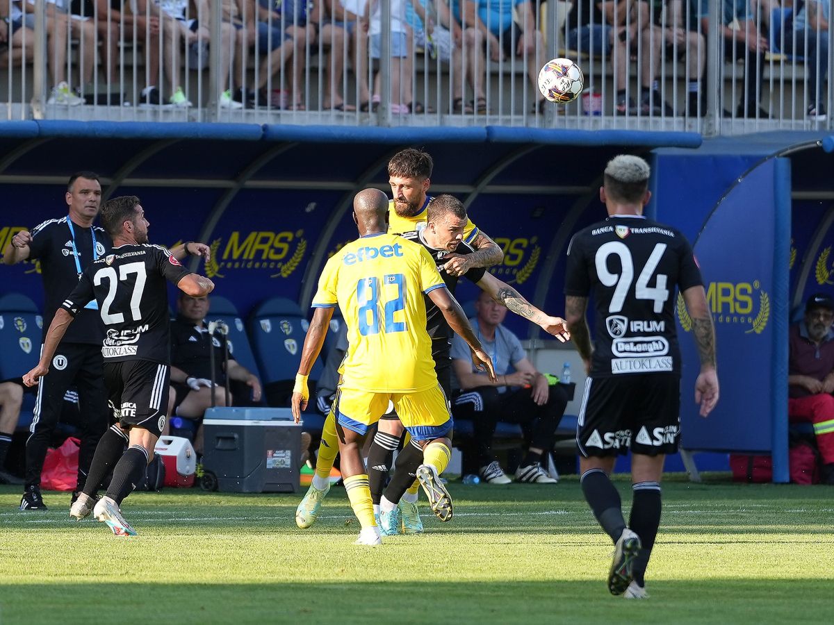 Petrolul - U Cluj 1-1 » Partidă-spectacol la Ploiești, cu două goluri, bare și greșeli de arbitraj