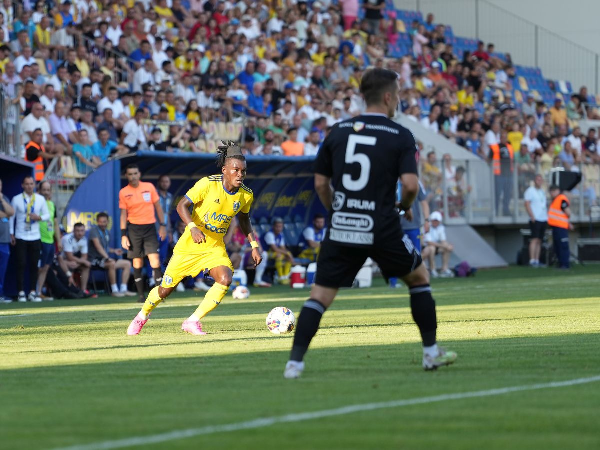 Petrolul - U Cluj 1-1 » Partidă-spectacol la Ploiești, cu două goluri, bare și greșeli de arbitraj