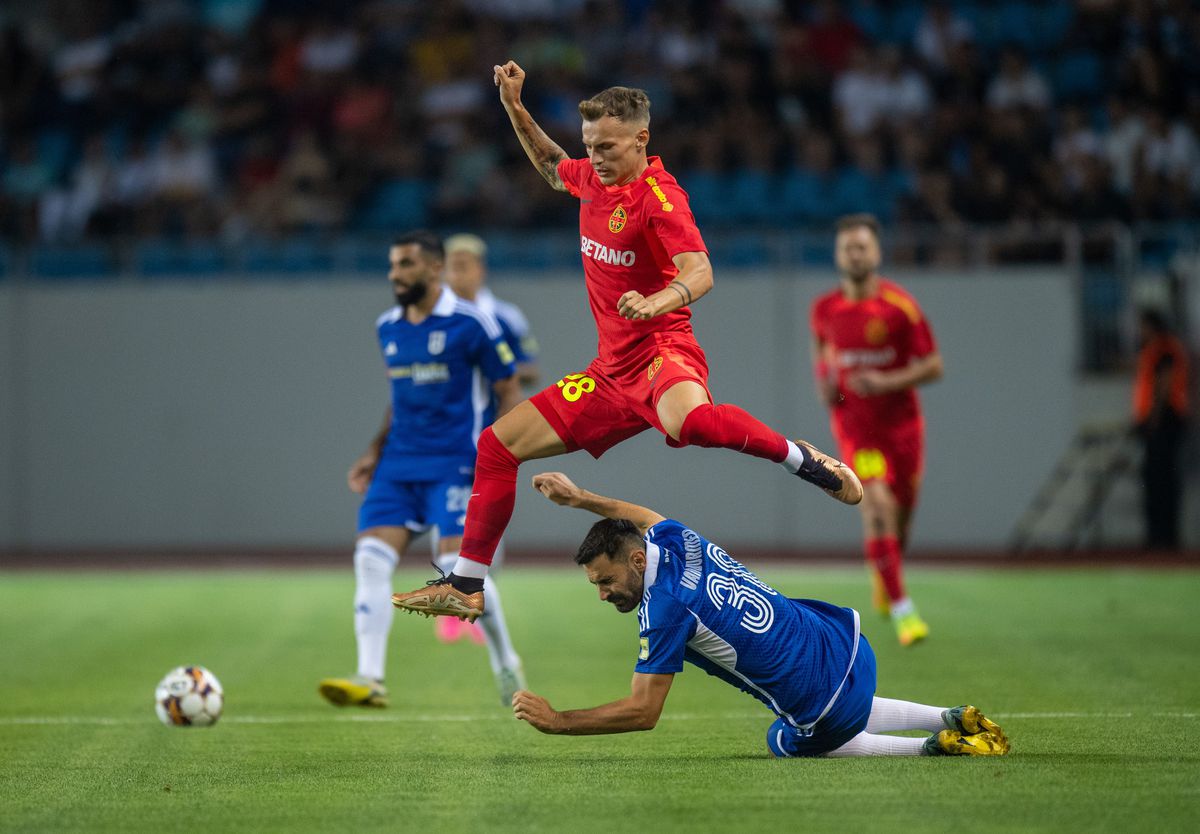 Sperietură pentru FCSB! Darius Olaru, înlocuit în prelungirile primei reprize