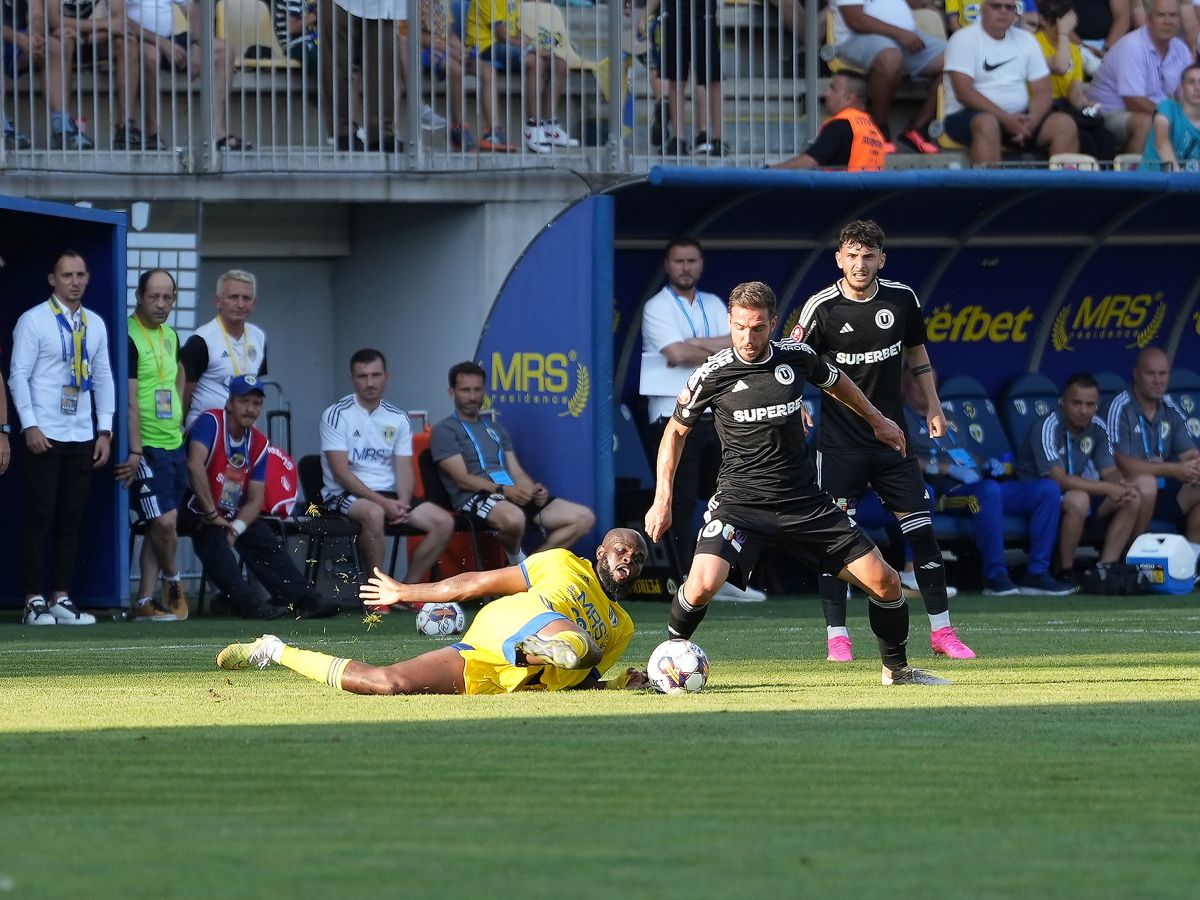 Petrolul - U Cluj 1-1 » Partidă-spectacol la Ploiești, cu două goluri, bare și greșeli de arbitraj
