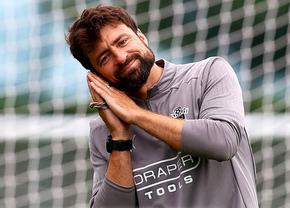 „Somn ușor, Russ” » Gata, antrenorul poate dormi liniștit! Clubul din Premier League a oficializat transferul