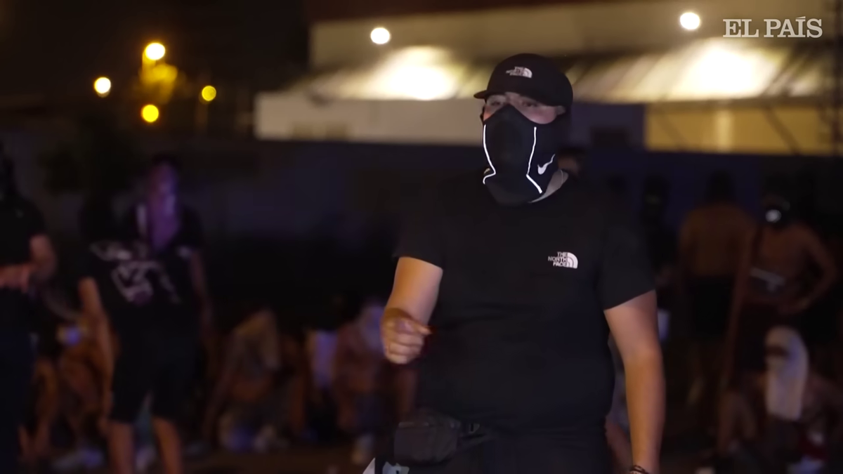 Străzile s-au transformat în câmp de luptă! El Mundo: „Extremiști din România și Italia, opriți de poliție” » Ce a declanșat haosul