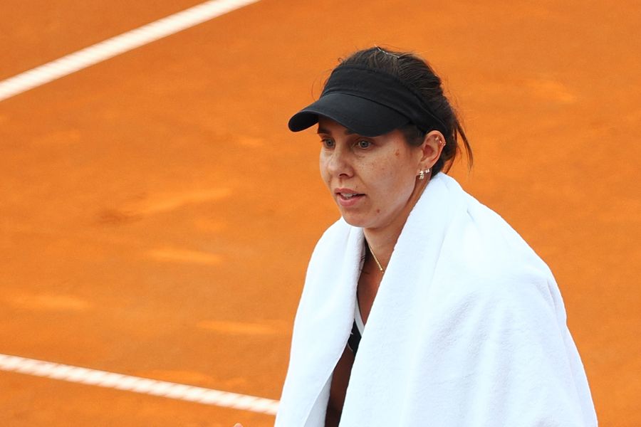 Mihaela Buzărnescu la finalul partidei din primul tur de la Iași FOTO Roxana Fleșeru După 3 ani și 13 zile, Mihaela Buzărnescu a obținut din nou o victorie în circuitul WTA: „Au fost 3 ani foarte grei”
