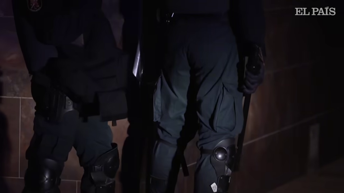 Străzile s-au transformat în câmp de luptă! El Mundo: „Extremiști din România și Italia, opriți de poliție” » Ce a declanșat haosul